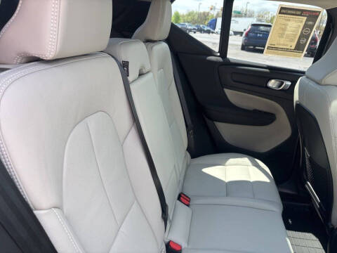 2023 Volvo XC40 B5 Plus Bright Theme