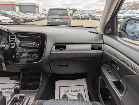 2016 Mitsubishi Outlander ES