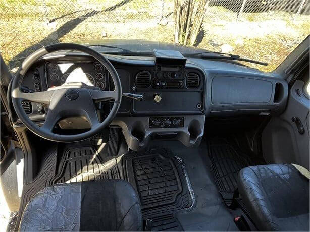 2007 Freightliner M2 106