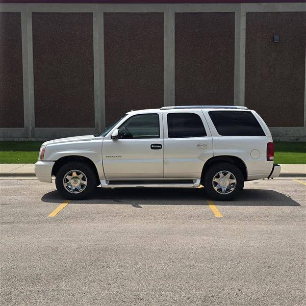 White 2005 Cadillac Escalade Base AWD 4dr SUV 2