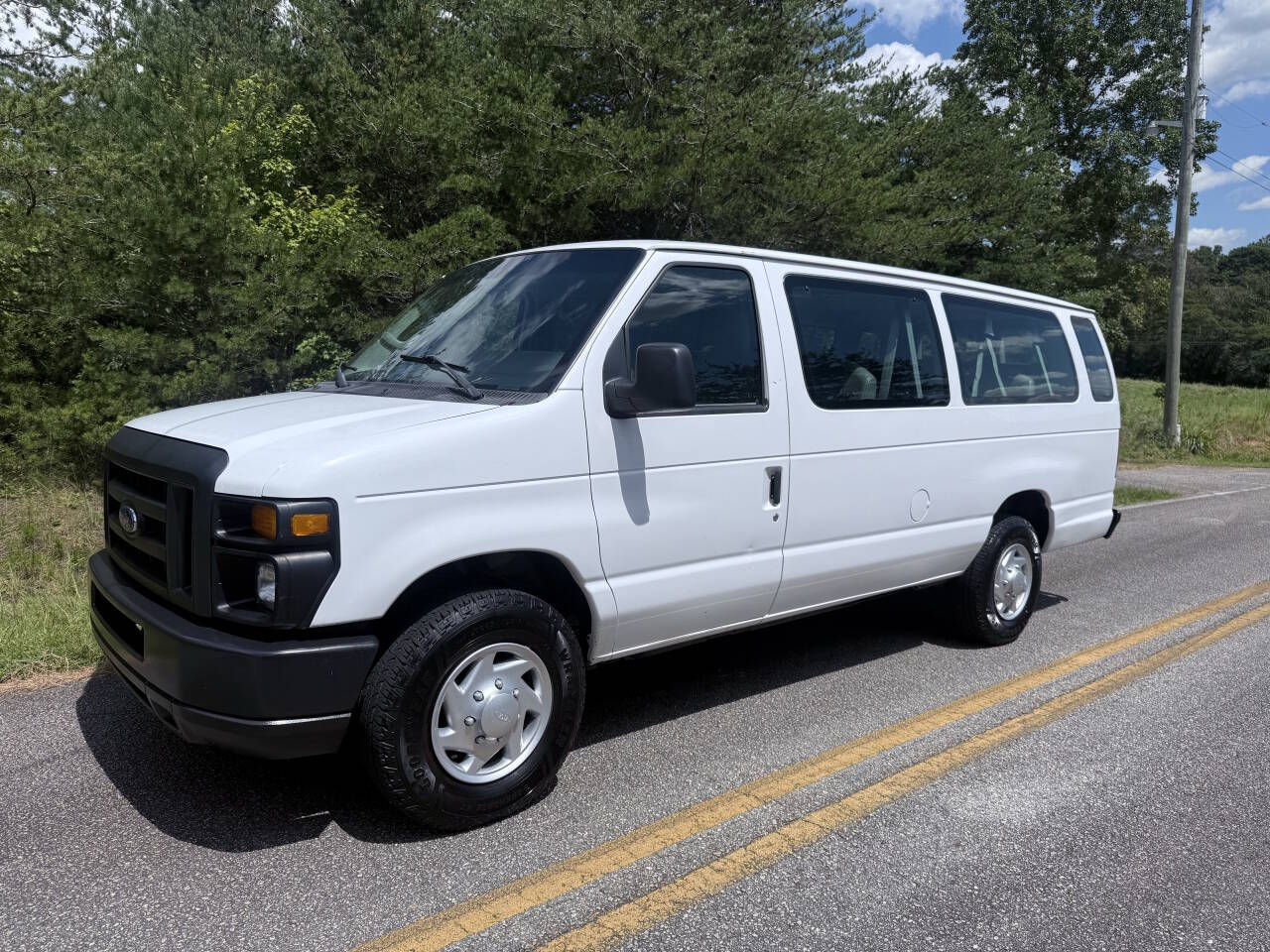 White 2013 Ford E-Series E-350 SD XL E-350 SD XL 3dr Extended Passenger Van 21