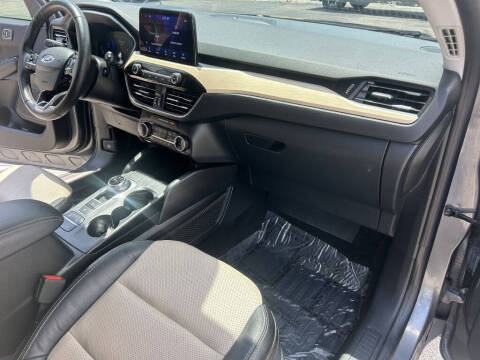 2022 Ford Escape Titanium