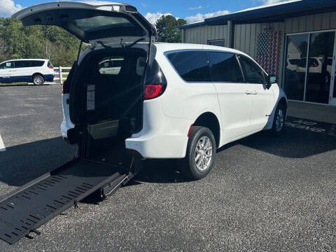 2025 Chrysler Voyager LX