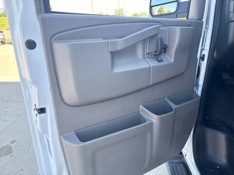 2025 Chevrolet Express LT 3500