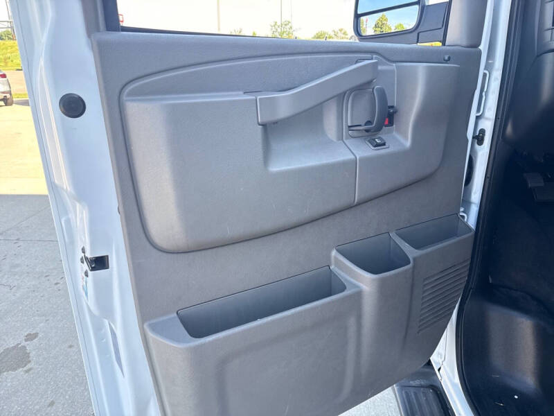 2025 Chevrolet Express LT 3500