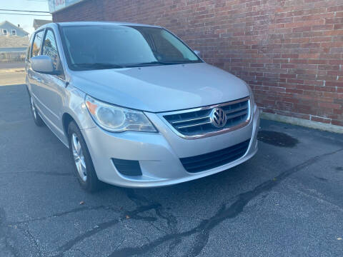 2010 Volkswagen Routan for sale at Legacy Auto Sales in Peabody MA
