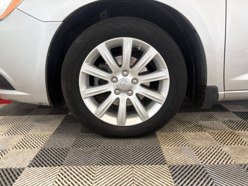 2012 Chrysler 200 Touring