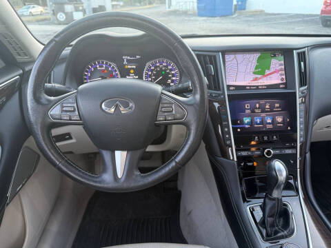 2017 Infiniti Q50 Hybrid Premium