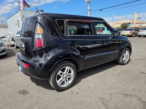 2011 Kia Soul +