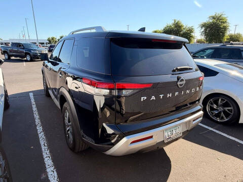 2025 Nissan Pathfinder SL