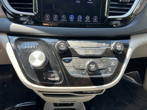 2017 Chrysler Pacifica Touring-L