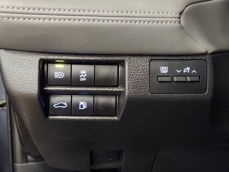 2021 Toyota Avalon Hybrid XLE