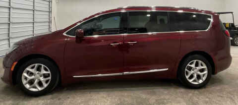 2017 Chrysler Pacifica Touring-L Plus