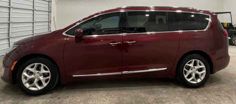 2017 Chrysler Pacifica Touring-L Plus