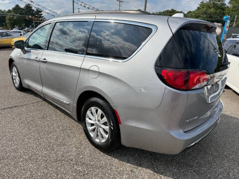 2017 Chrysler Pacifica Touring-L