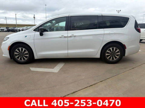 2024 Chrysler Pacifica Plug-In Hybrid Select