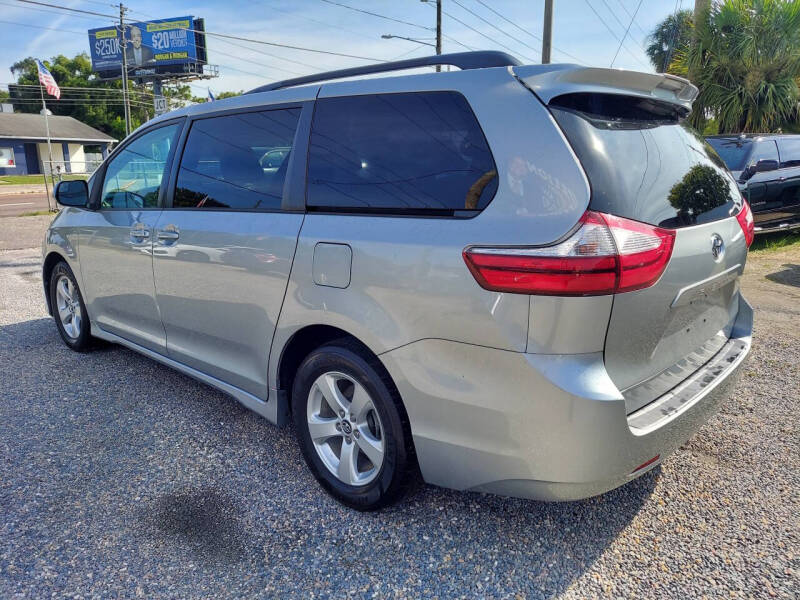 2019 Toyota Sienna LE 8-Passenger