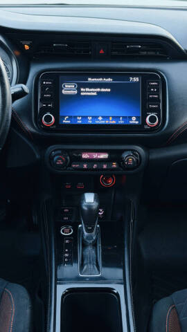 2021 Nissan Kicks SR