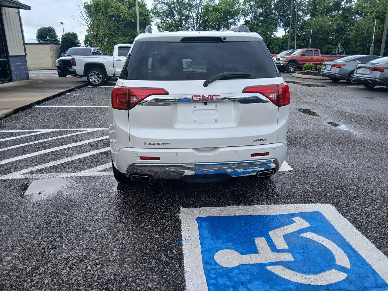 View vehicle photo 7