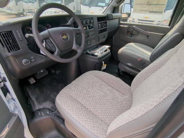 2025 Chevrolet Express 2500