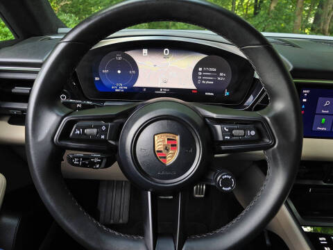 2025 Porsche Macan 4S Electric