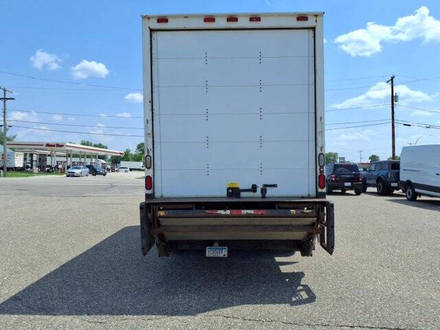 2006 Freightliner M2 106