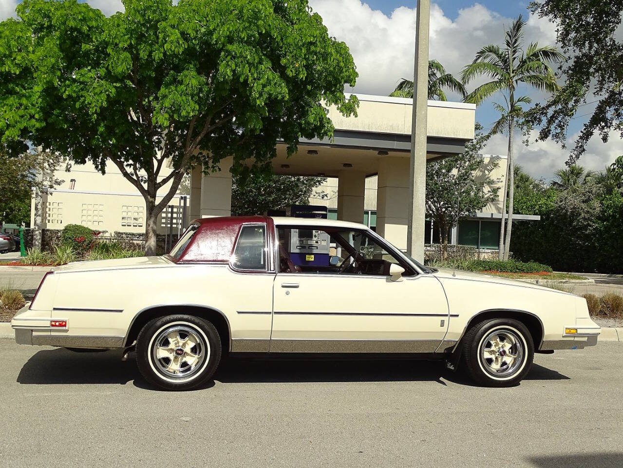 1985 Oldsmobile Cutlass Supreme 2