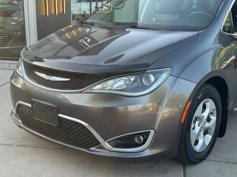 2017 Chrysler Pacifica Touring-L Plus