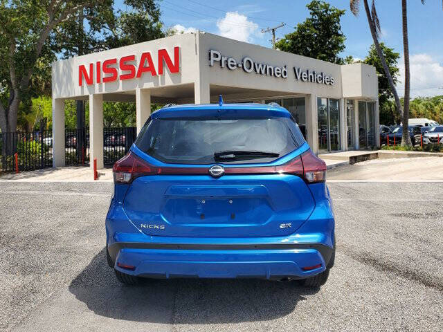 2023 Nissan Kicks SR