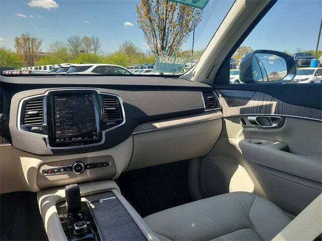 2024 Volvo XC90 B5 Plus Bright Theme