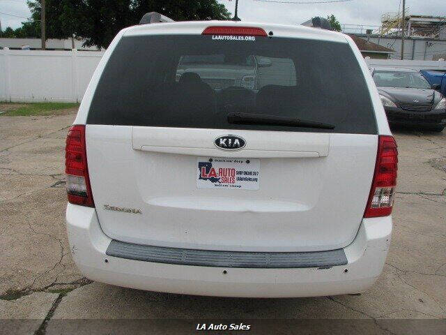 2011 Kia Sedona LX