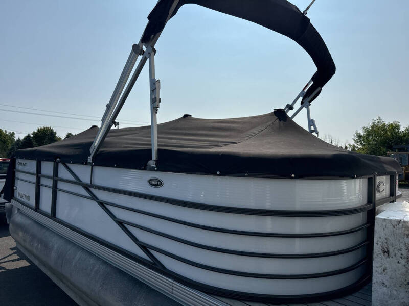 2017 Crest II 230 SLC