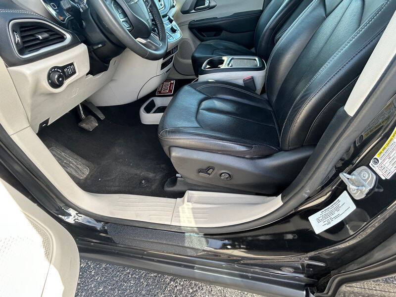 2022 Chrysler Pacifica Touring L