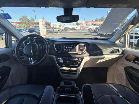 2020 Chrysler Voyager LXi