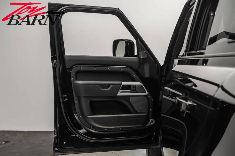 2024 Land Rover Defender 110 V8 P500 SE