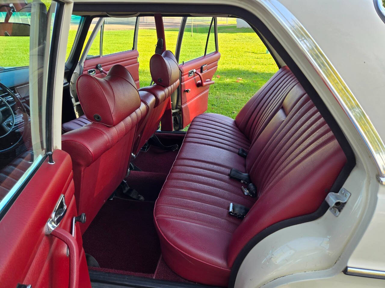 1972 Mercedes-Benz 220 128