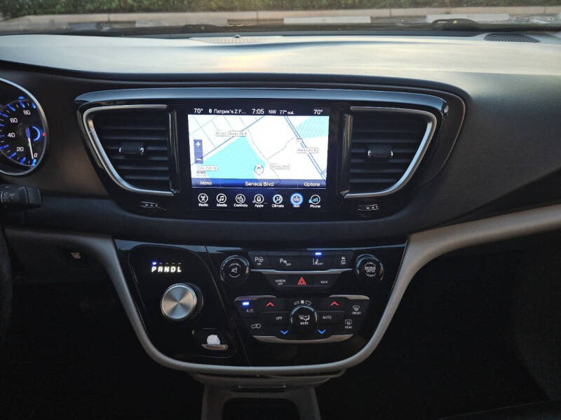 2017 Chrysler Pacifica Touring-L Plus