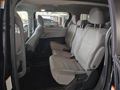 2024 Toyota Sienna LE 8-Passenger