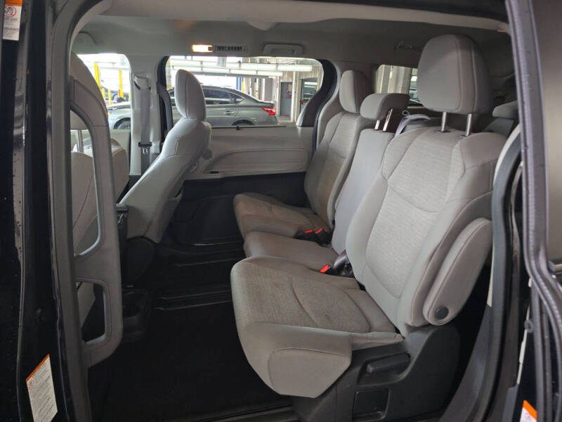 2024 Toyota Sienna LE 8-Passenger