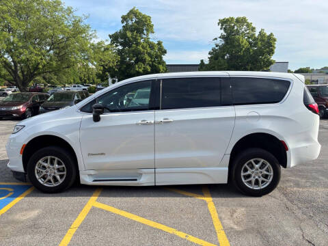 2025 Chrysler Pacifica Select