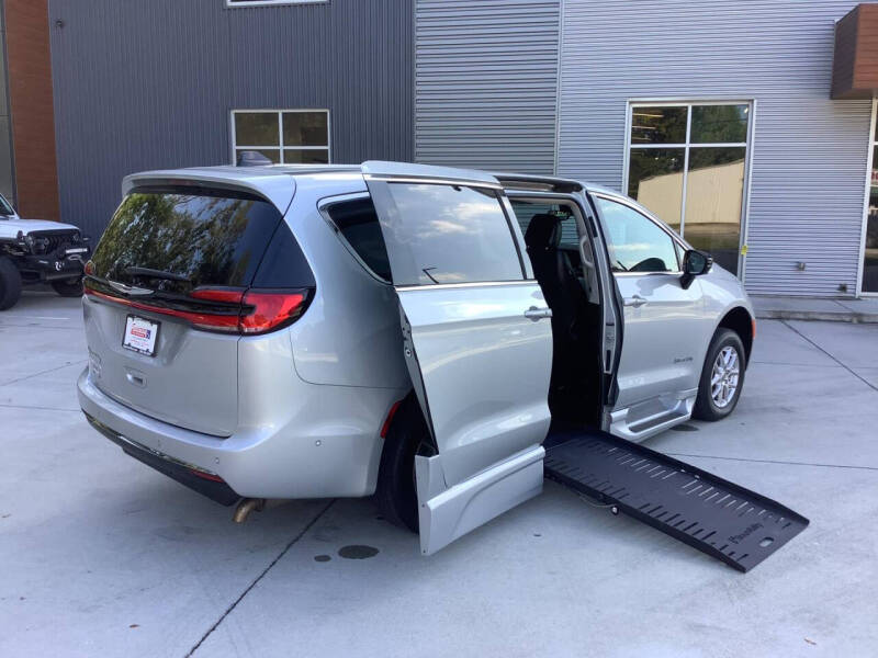 2024 Chrysler Pacifica Touring L