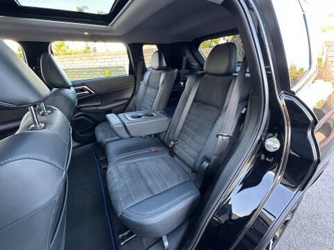 2023 Mitsubishi Outlander PHEV SE