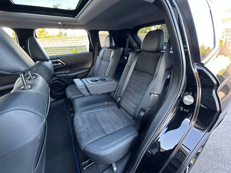 2023 Mitsubishi Outlander PHEV SE