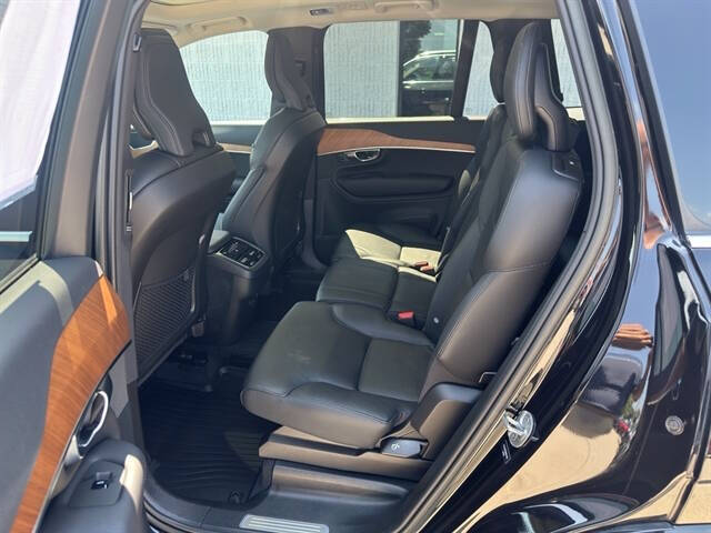 2022 Volvo XC90 T6 Momentum 7-Passenger