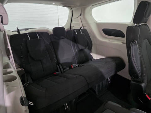 2022 Chrysler Voyager LX