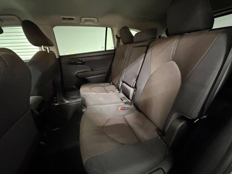 2022 Toyota Highlander LE