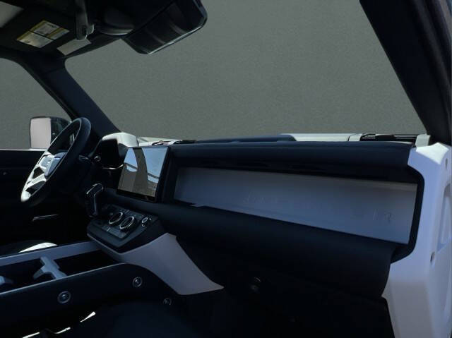 2025 Land Rover Defender 90 P400 X-Dynamic SE