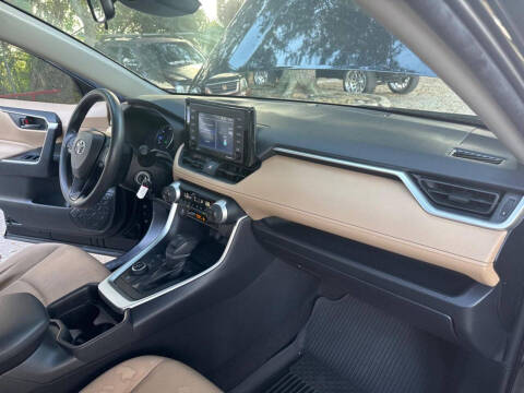 2020 Toyota RAV4 Hybrid LE