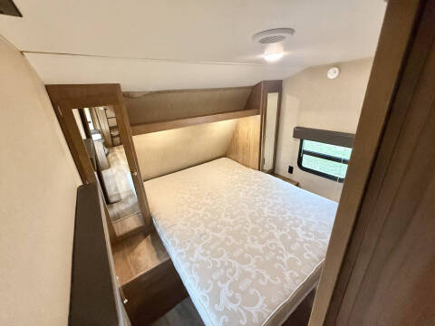 2017 Coleman 2405BH