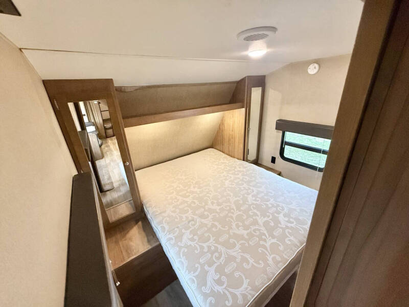 2017 Coleman 2405BH
